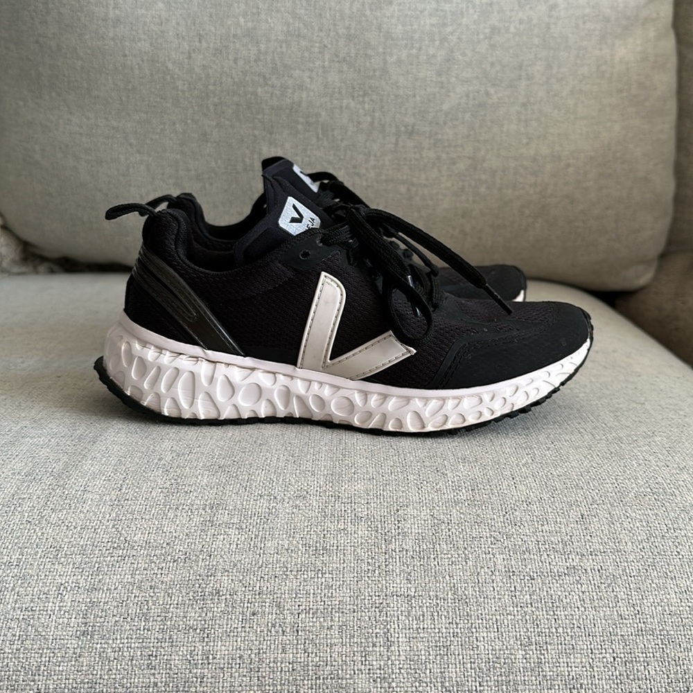 Veja women sneakers size 36/ US 5